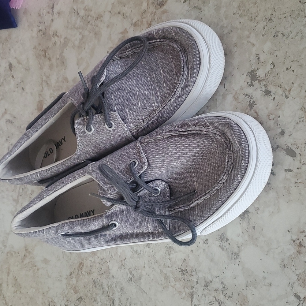 Boys old navy Gray size 6 boat shoes in great shape.